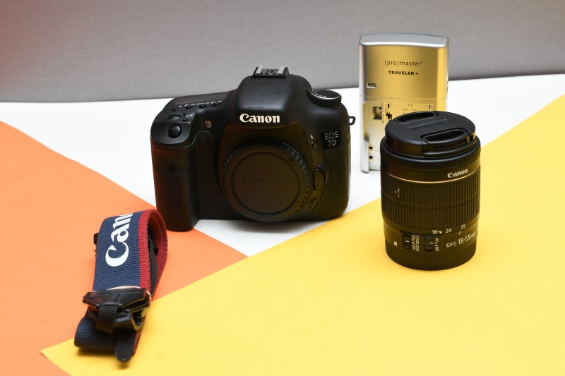 Cámara réflex digital Canon EOS 7D + LENTE 18-55mm