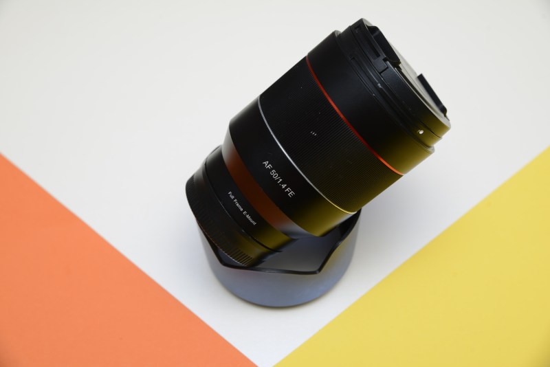 Lente Rokinon AF 50mm f/1.4 FE para Sony E
