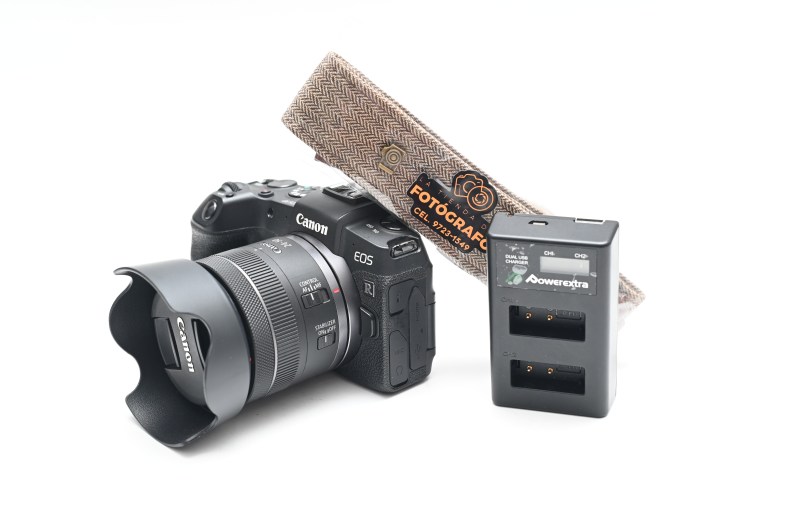 Cámara sin espejo Canon EOS RP con lente 24-50mm