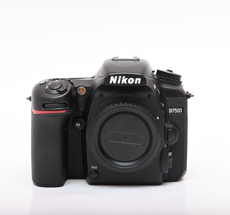Nikon D7500 - Cámara digital DX-Format 4K Ultra HD DSLR de 20.9MP (solo cuerpo)