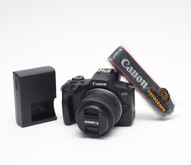 Cámara sin espejo Canon EOS R100 con lente de 18-45 mm