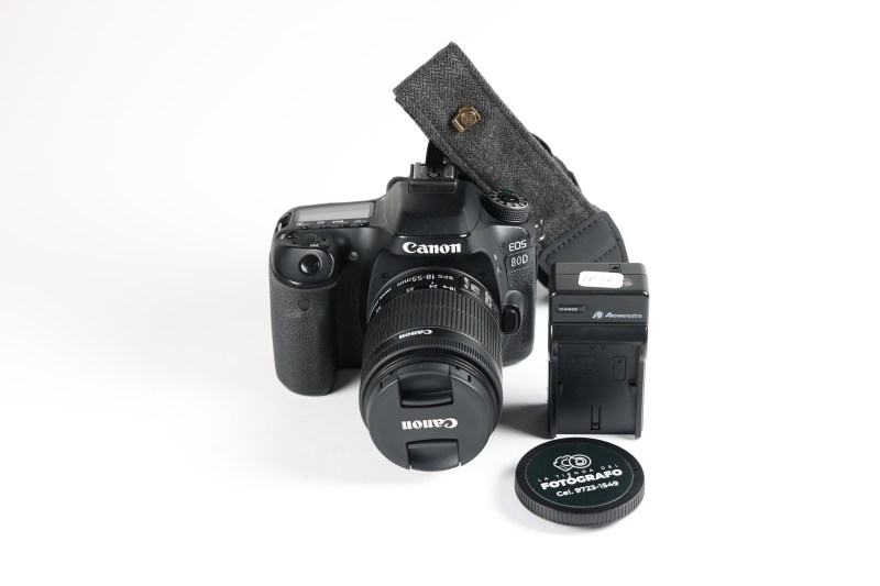 Camara Canon 80D + lente kit 18-55 mm