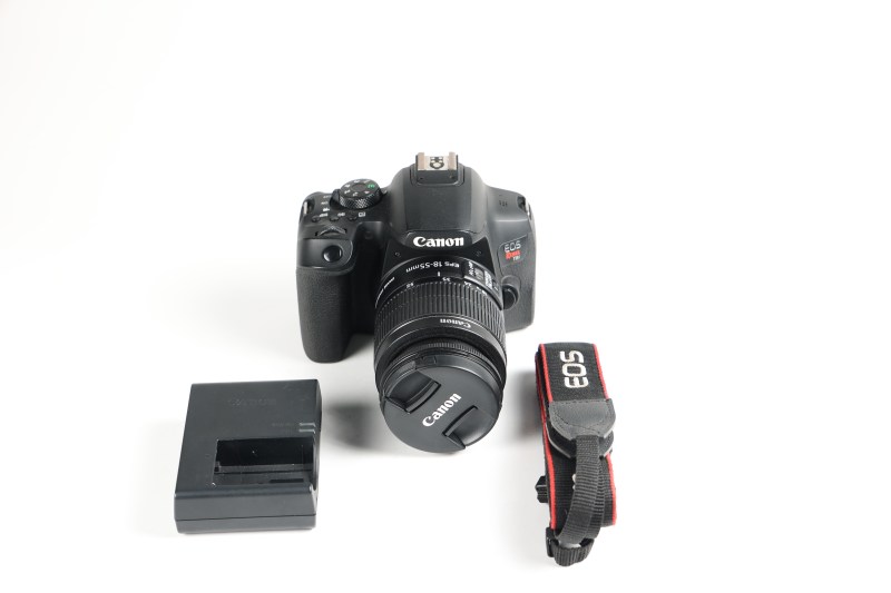 Camara Canon Rebel T8i + lente kit 18-55mm