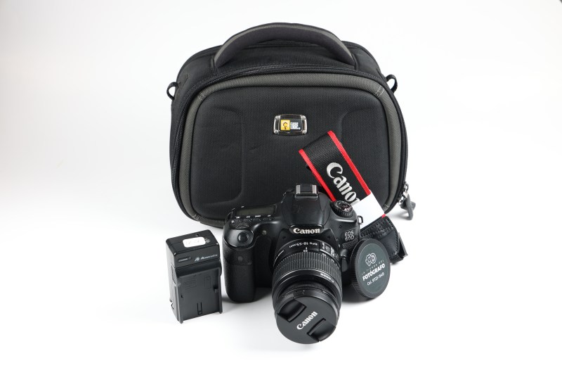Combo Canon 60D + lente kit 18-55 mm + bolso